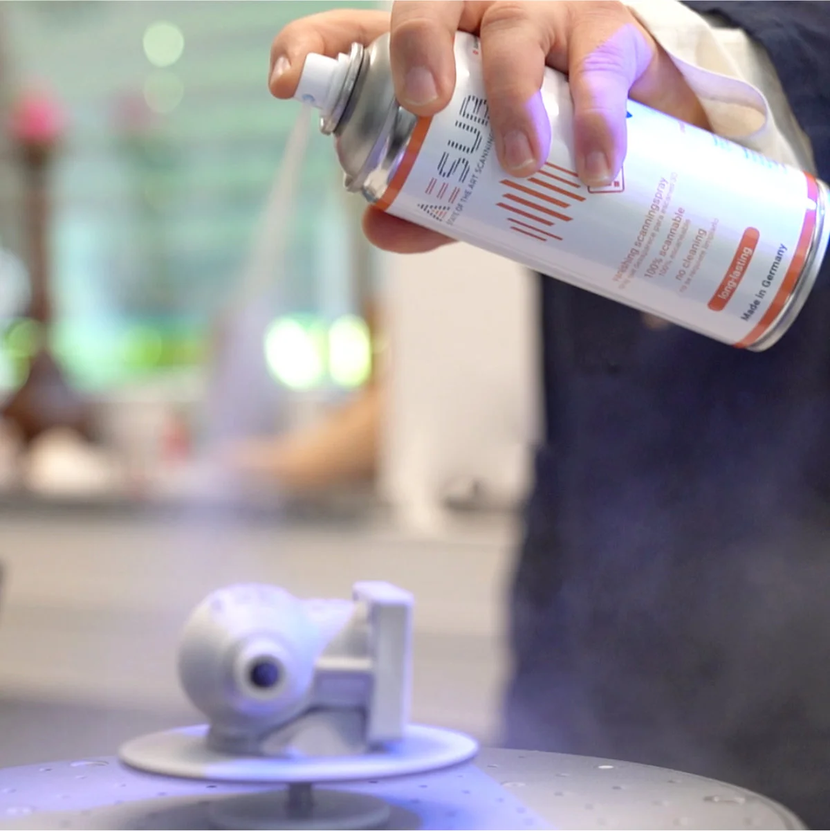 aesub-orange-use-image AESUB Orange - Long Lasting Vanishing Scanning Spray - 400 ml - Image 2